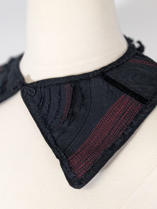 wahmpeer or wahmpeer-adjacent collar (detachable / attachable) black/red