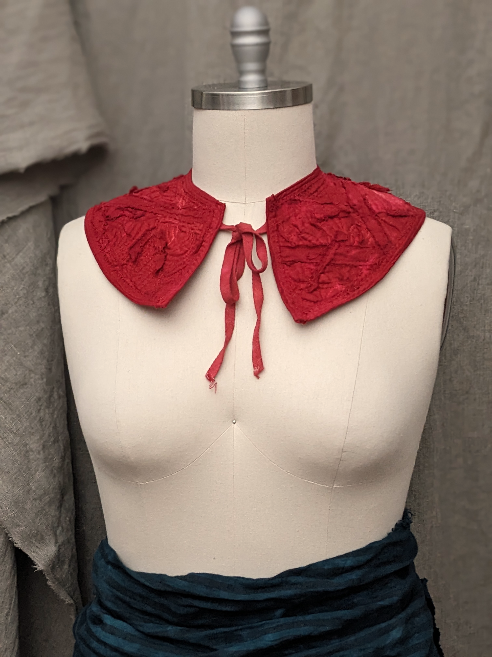secret lentil artifacted collar (detachable / attachable) in bold red
