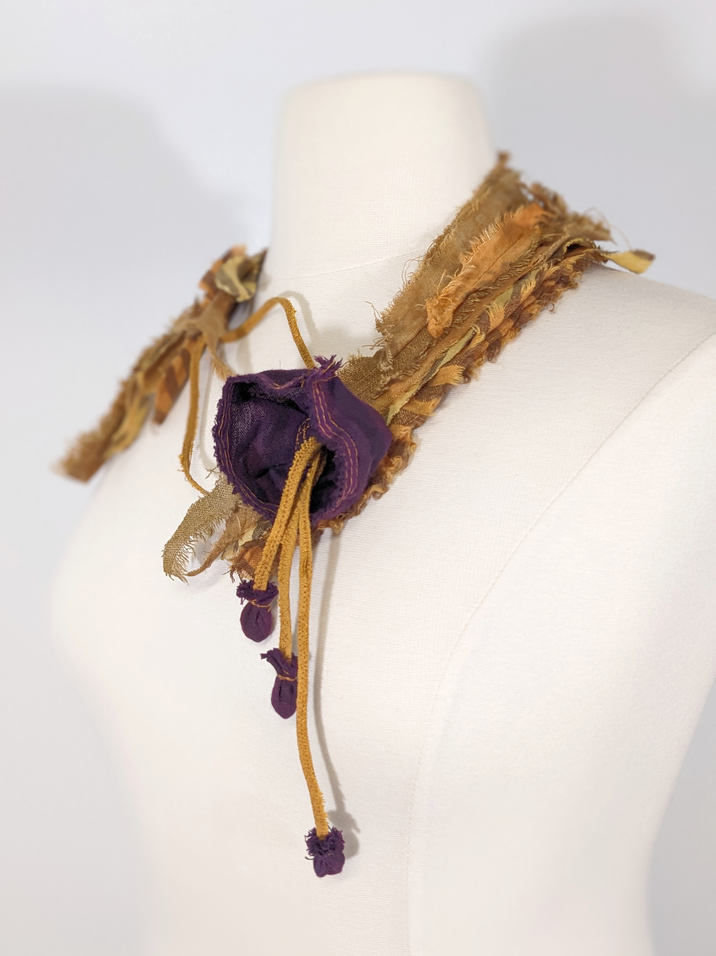 ochriffic magentus collar (detachable / attachable)