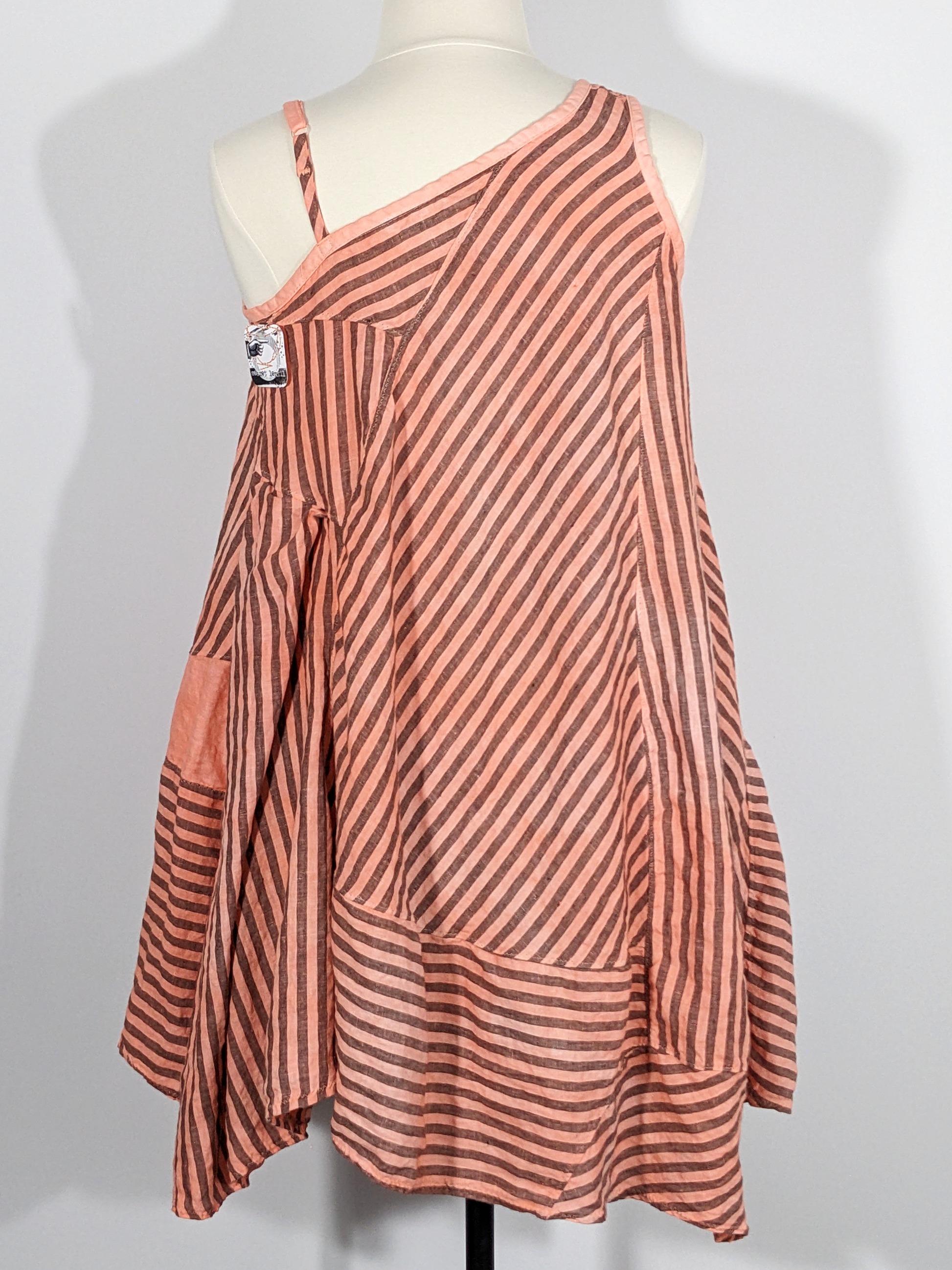 Secret Lentil Curvilinear: An Weird Architectural Sack linen, striped