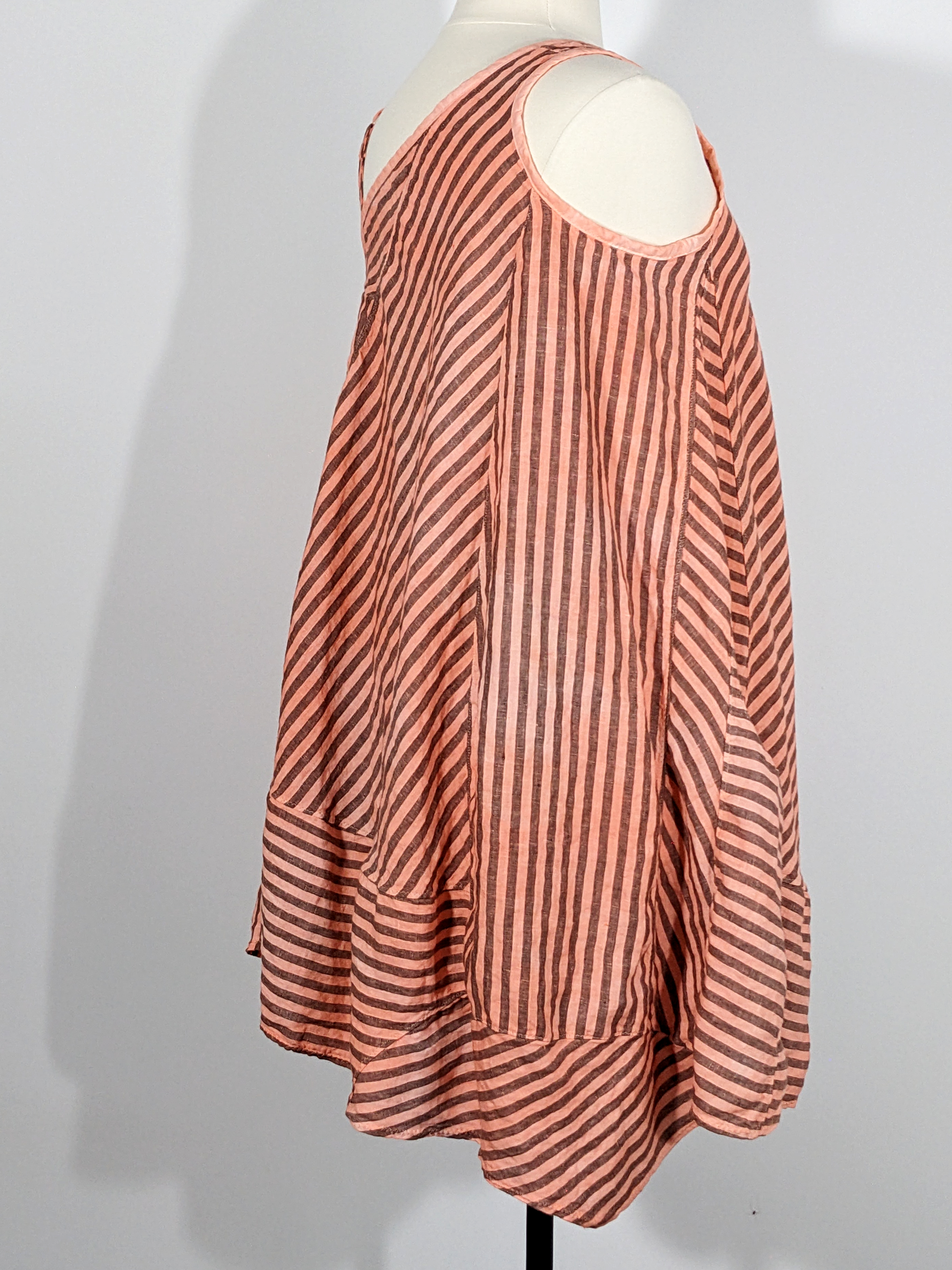 Secret Lentil Curvilinear: An Weird Architectural Sack linen, striped