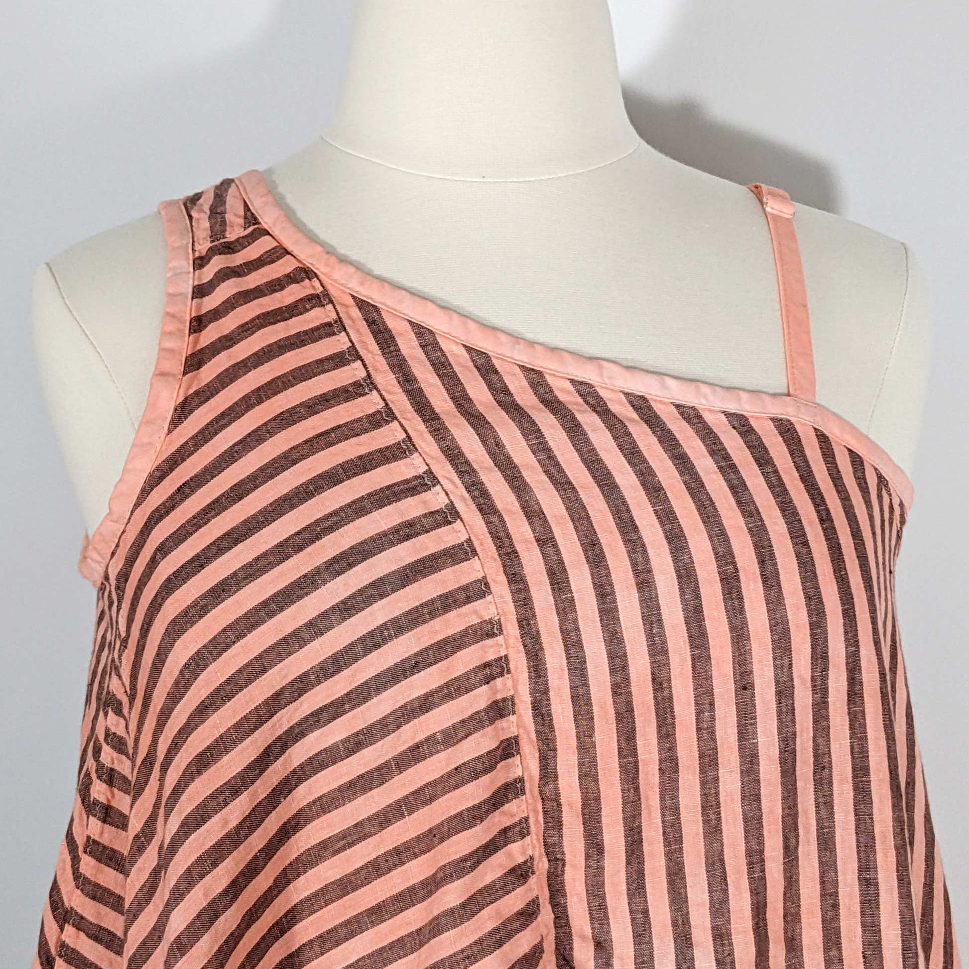 Secret Lentil Curvilinear: An Weird Architectural Sack linen, striped