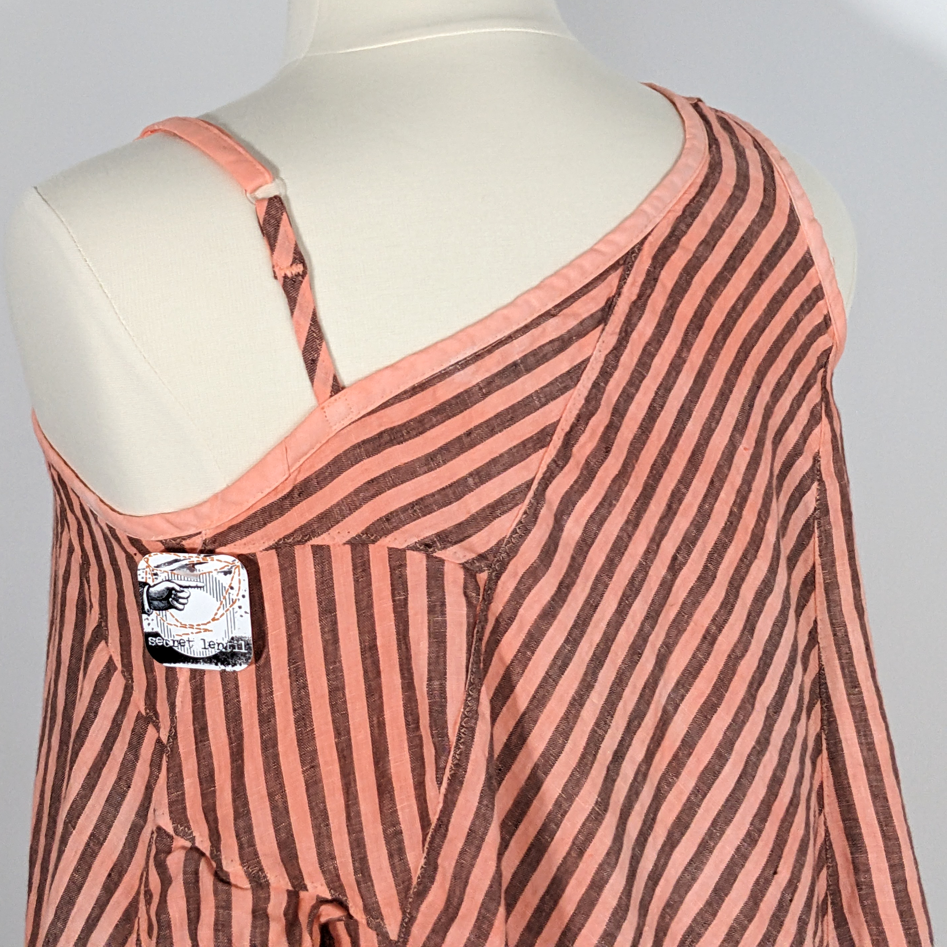 Secret Lentil Curvilinear: An Weird Architectural Sack linen, striped