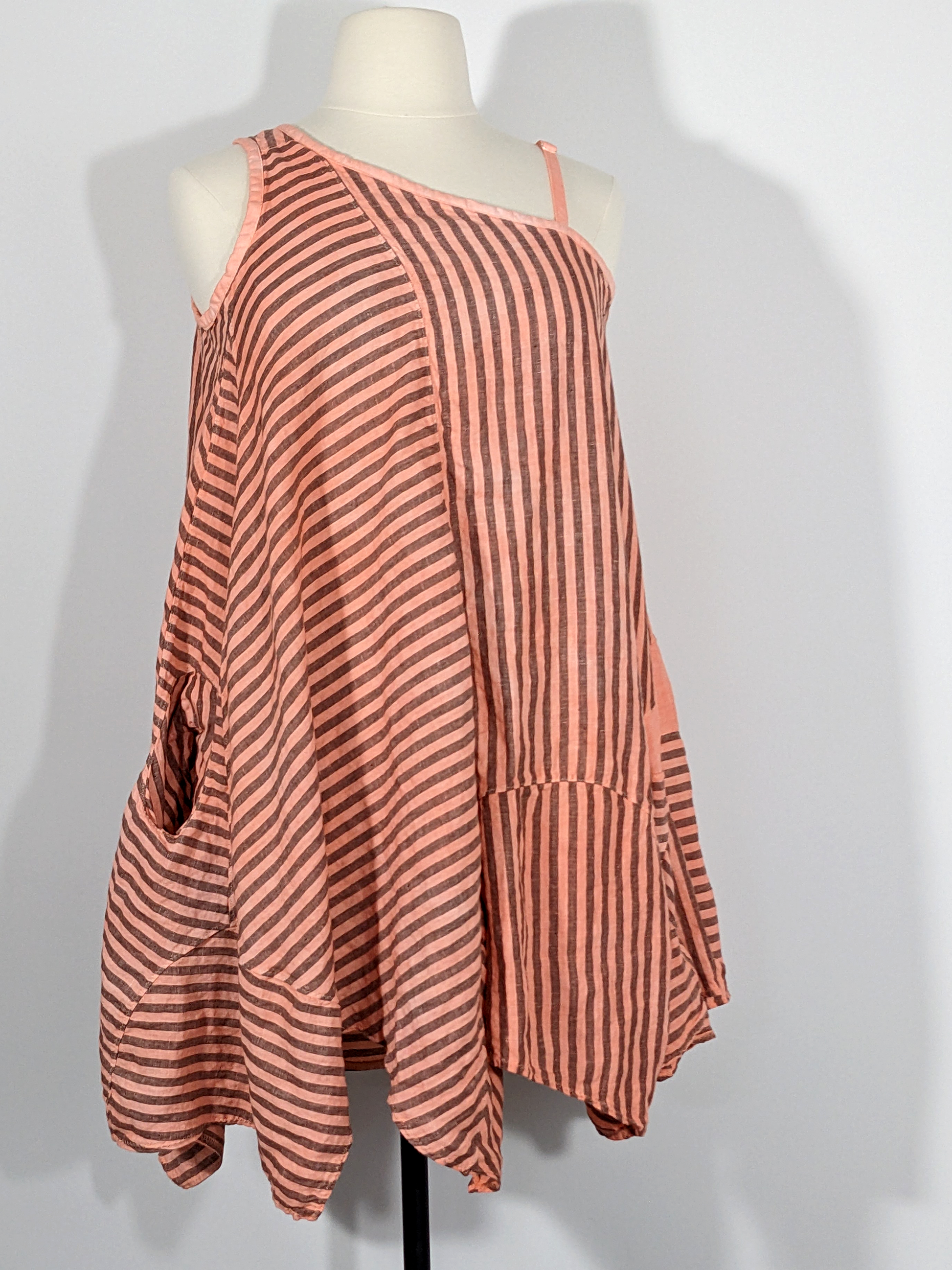 Secret Lentil Curvilinear: An Weird Architectural Sack linen, striped