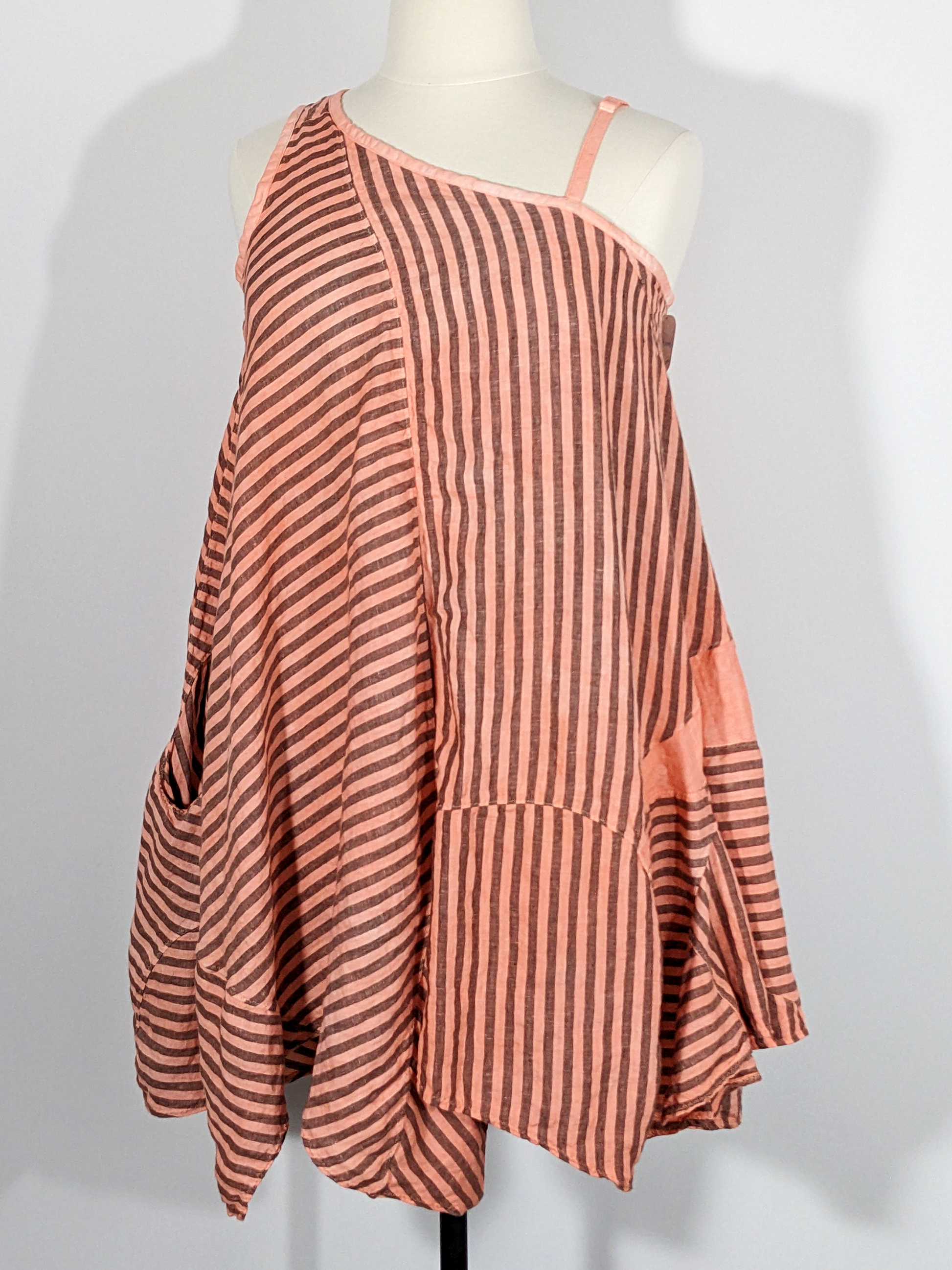 Secret Lentil Curvilinear: An Weird Architectural Sack linen, striped