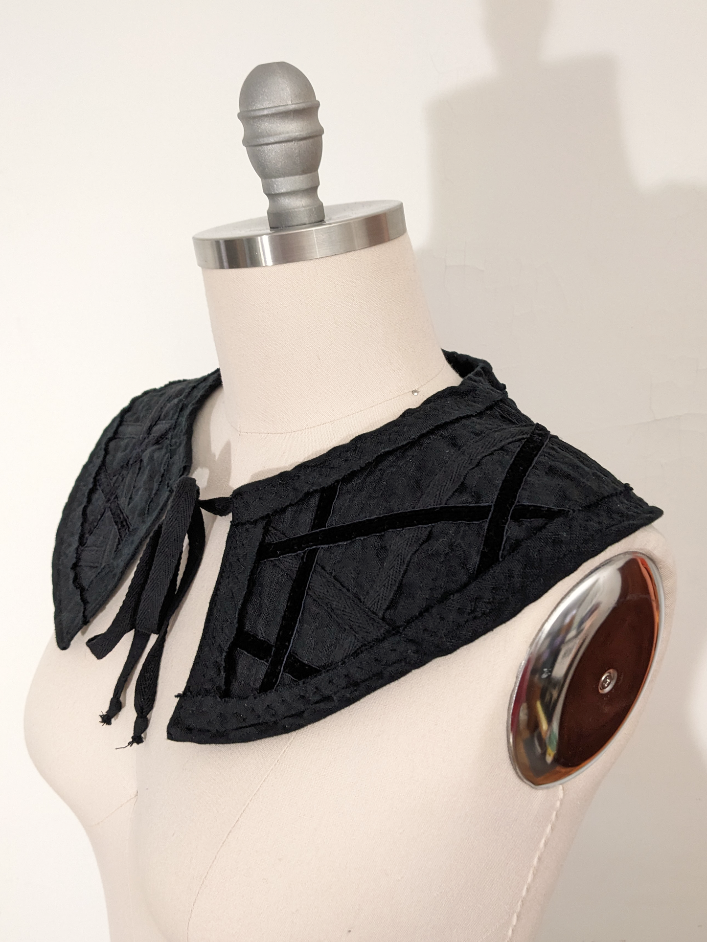 black linen collar (detachable / attachable) with velvet ribbon, twill trim