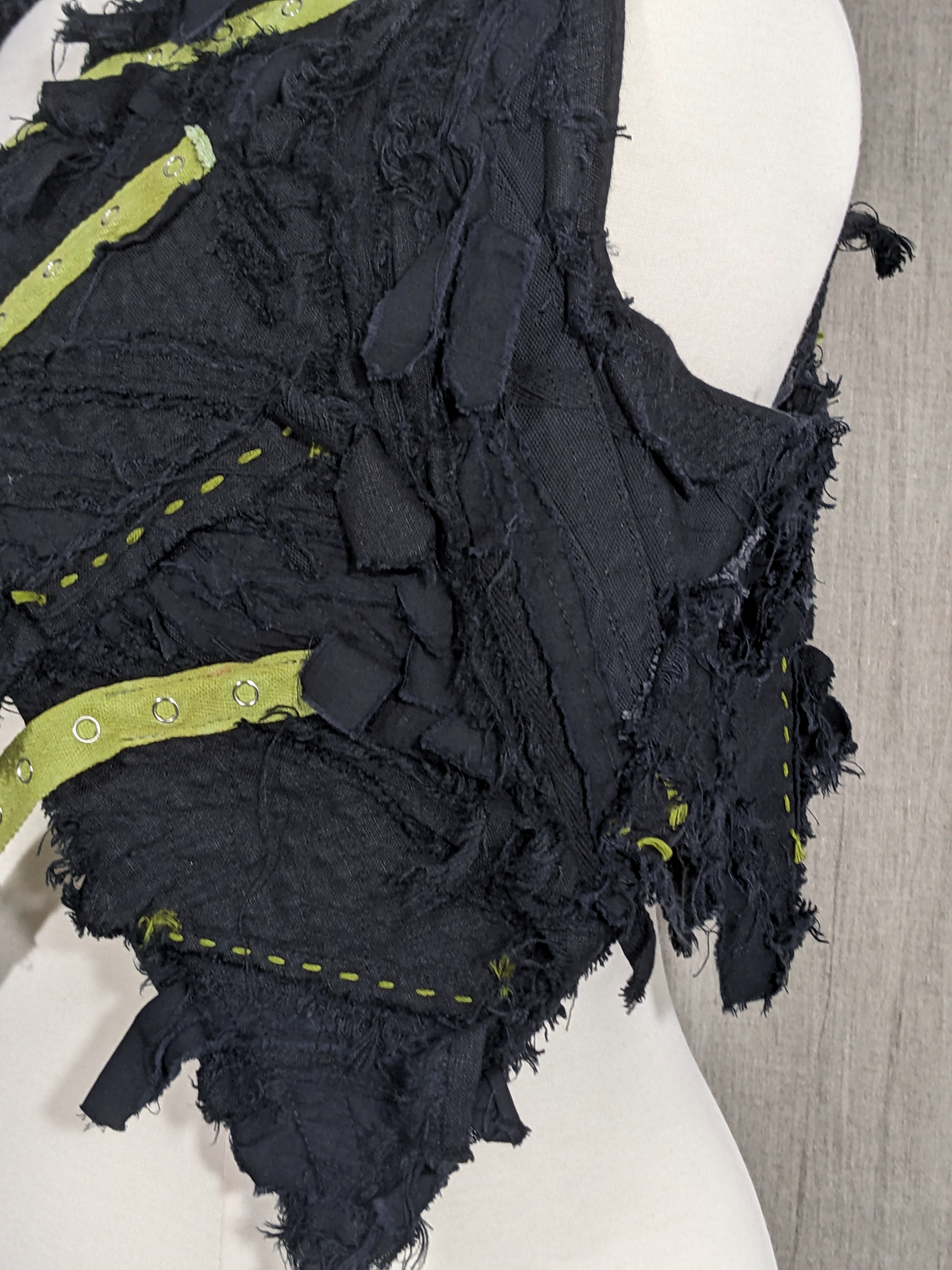 (I'm in a) Lime House — Secret Lentil black artifacted cropped vest